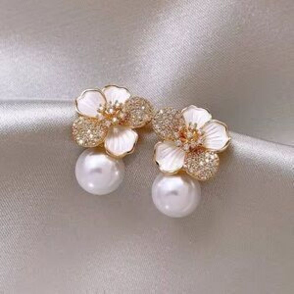 White Floral Pearl Earrings